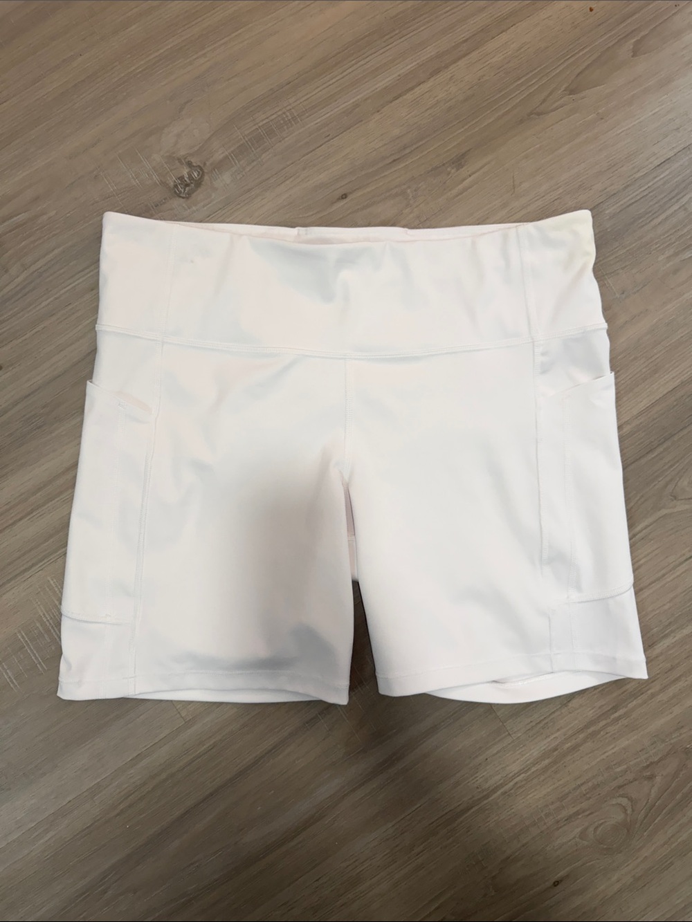Athleta White Ultimate Stash II 7" Shorts. Sz XL - Picture 2 of 9